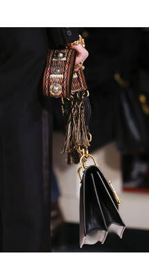 Details Christian Dior , Details Dior Fall 2018 Ready-to-Wear , Детали показа Кристиан Диор , Детали показа Диор осень зима 2018 , Fashion show , неделя моды в Париже , PFW , Мария Грация Кьюри , Mainstyles